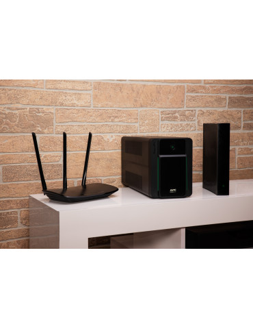 APC Easy UPS UPS-virtalähde Linjainteraktiivinen 1,2 kVA 650 W 6 AC-pistorasia(a)